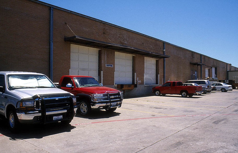 More Photos Of 4707 S Westmoreland Rd, Dallas Manufacturing For Lease
