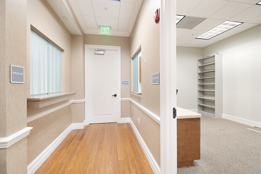 More Photos Of 3021 N Airport Pulling Rd, Naples Office For Sale