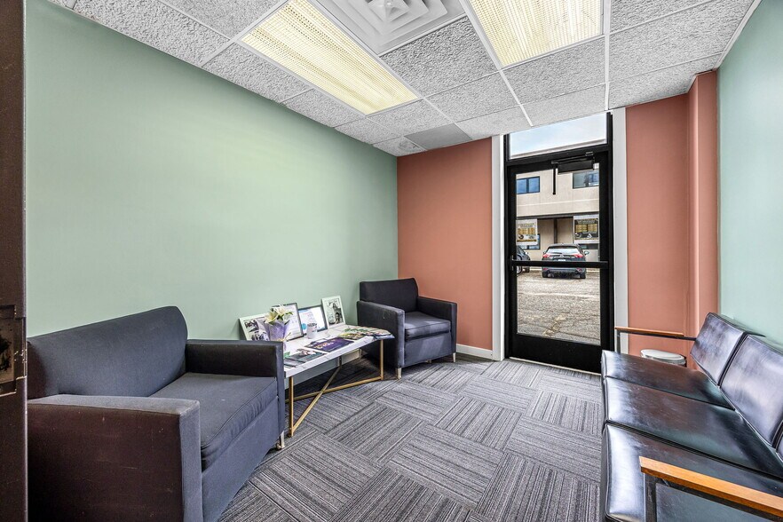 More Photos Of 219 N Dixie Way, South Bend Office For Lease