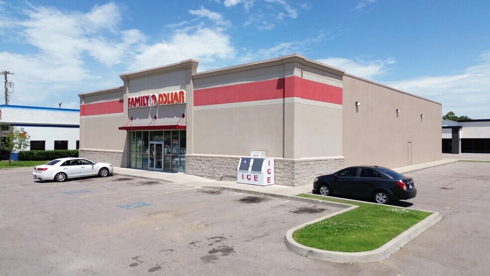 More Photos Of 815 NW 12th St, Moore Freestanding For Sale