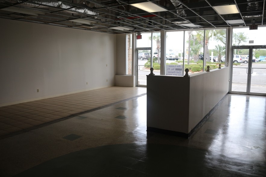 More Photos Of 1143-1153 Gulf Breeze Pky, Gulf Breeze Unknown For Lease
