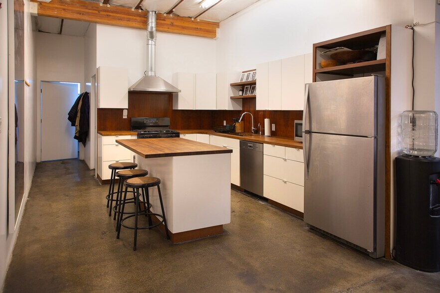 More Photos Of 3783 Union Pacific Ave, Los Angeles Warehouse For Lease