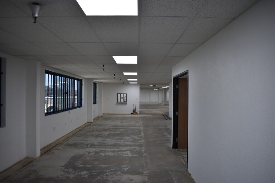 More Photos Of 12150 S Alameda St, Lynwood Office For Lease