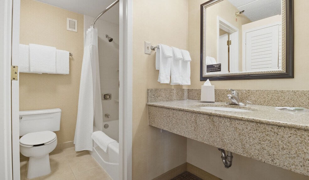 More Photos Of 100 West Algonquin Rd, Arlington Heights Hotel For Sale