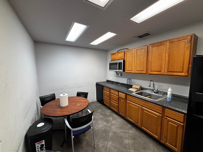 More Photos Of 848 Kensinger Rd, Lakeland Manufacturing For Lease