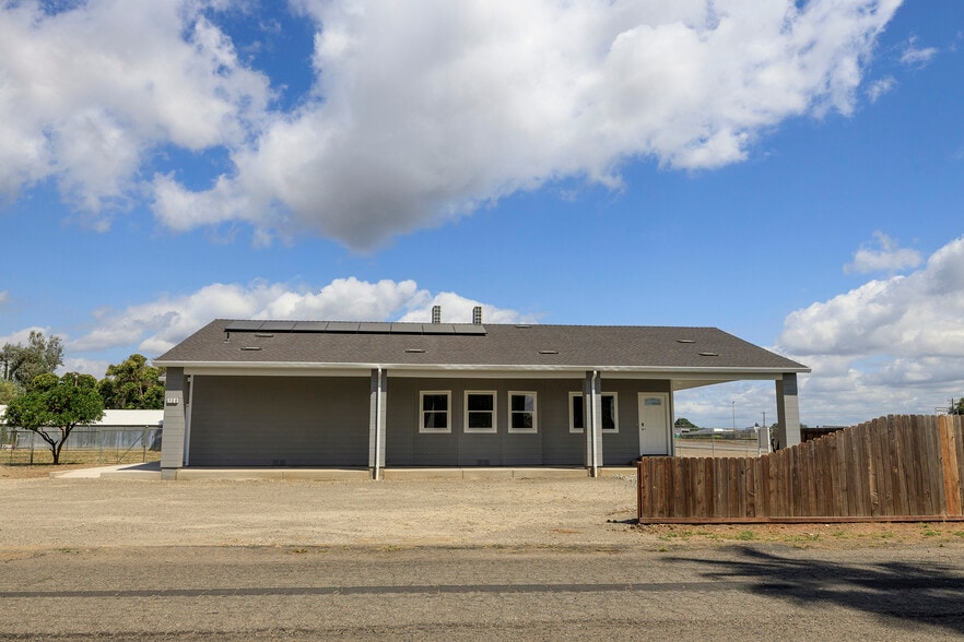 More Photos Of 720 N 2nd St, Patterson Specialty For Sale