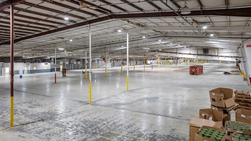 More Photos Of 410 S River St, Calhoun Warehouse For Lease