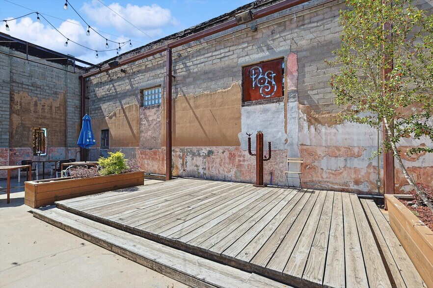 More Photos Of 2925 Race St, Fort Worth Restaurant For Lease