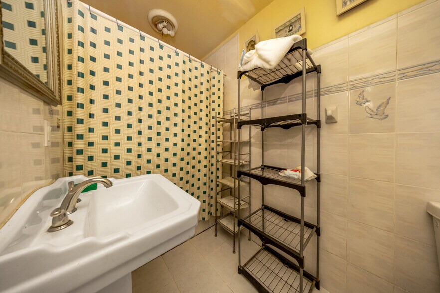 More Photos Of 159 NW 36th St, Miami General Retail For Lease