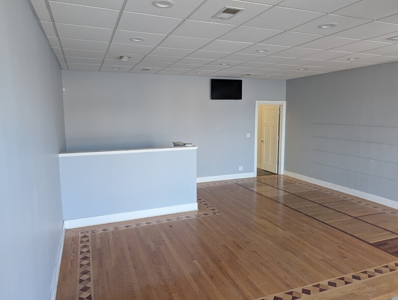 More Photos Of 3838-3840 N Harlem Ave, Chicago Storefront For Sale