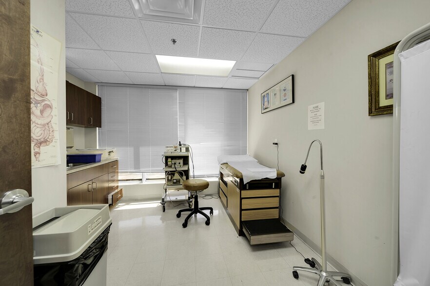 More Photos Of 350 N Pine Island Rd, Plantation Medical For Lease