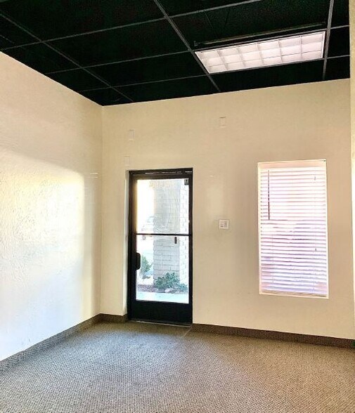More Photos Of 7745 E Gelding Dr, Scottsdale Warehouse For Lease