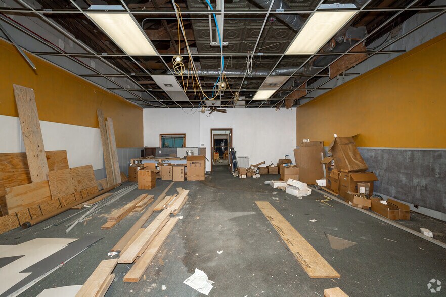 More Photos Of 108-114 S Main St, Hillsboro General Retail For Sale