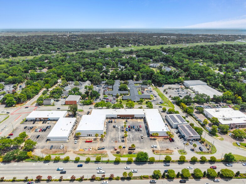 More Photos Of 1035 Johnnie Dodds Blvd, Mt Pleasant Unknown For Lease