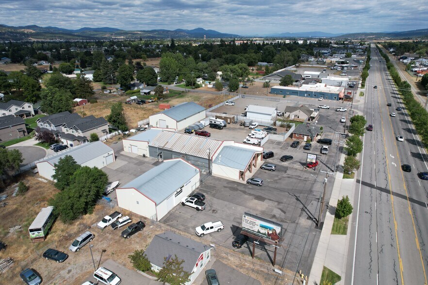 More Photos Of 17809 E Appleway Ave, Spokane Valley Showroom For Lease