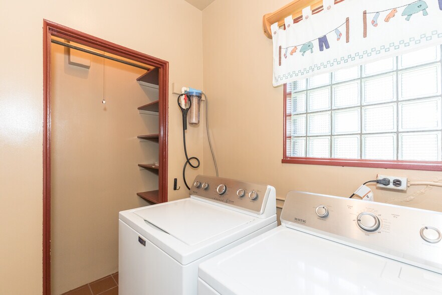 More Photos Of 131 Copenhaver St, Marion Shelter For Sale