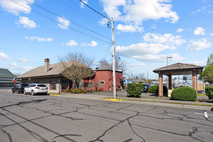More Photos Of 215-225 N Main St, Mount Angel Freestanding For Sale
