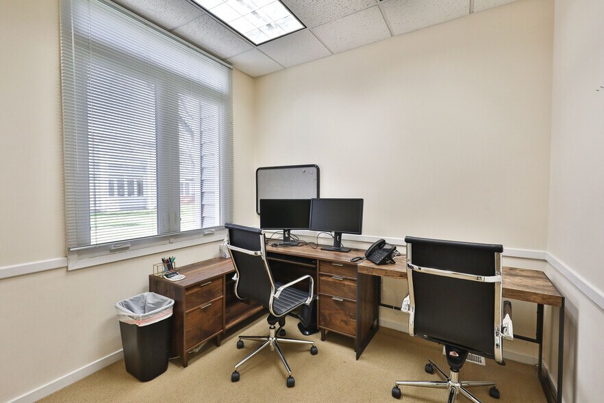 More Photos Of 400-415 Executive Dr, Langhorne Medical For Lease