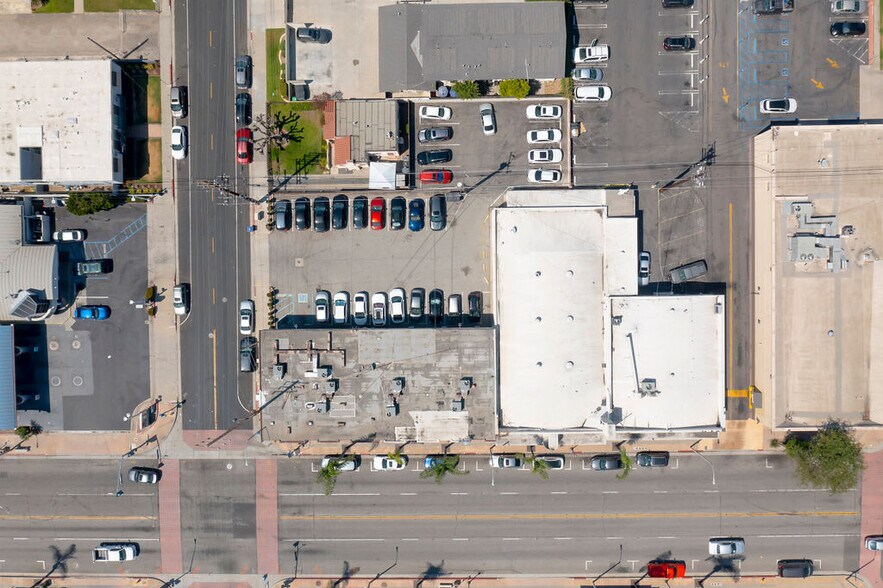 More Photos Of 17041-17047 Bellflower Blvd, Bellflower Storefront Retail Residential For Lease