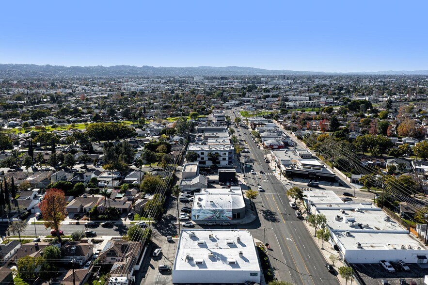 More Photos Of 4000-4004 W Burbank Blvd, Burbank Freestanding For Sale