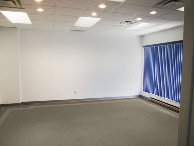 More Photos Of 660 Virginia Ave, Indianapolis Light Distribution For Sale