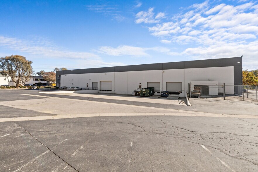 More Photos Of 5775-5785 Lindero Canyon Rd, Westlake Vlg, Westlake Village Warehouse For Lease
