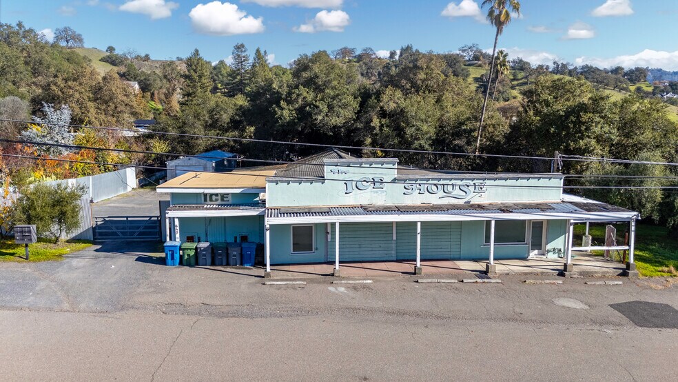 More Photos Of 840 N Cloverdale Blvd, Cloverdale Convenience Store For Sale