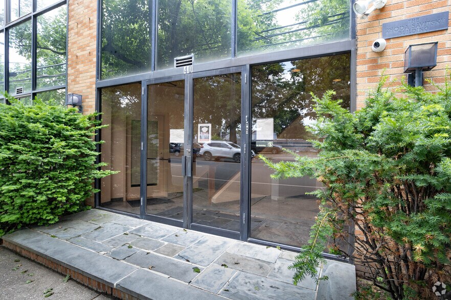 More Photos Of 40 Underhill Blvd, Syosset Office For Lease