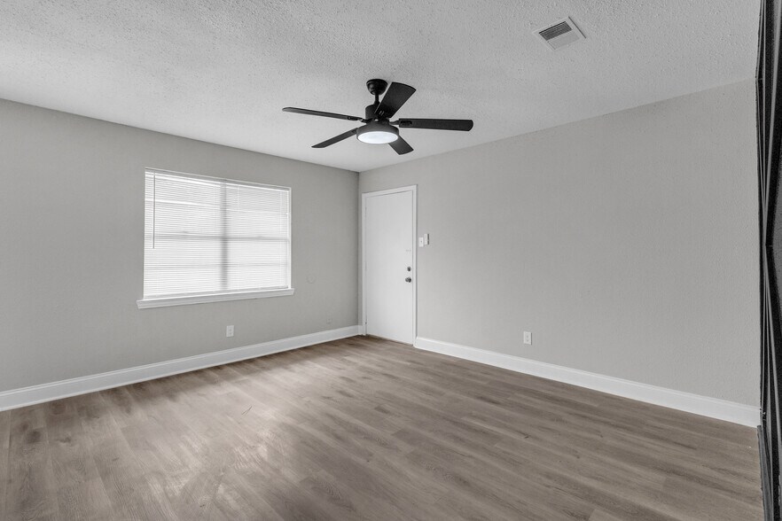 More Photos Of 3613 Crane St, Houston Apartments For Sale