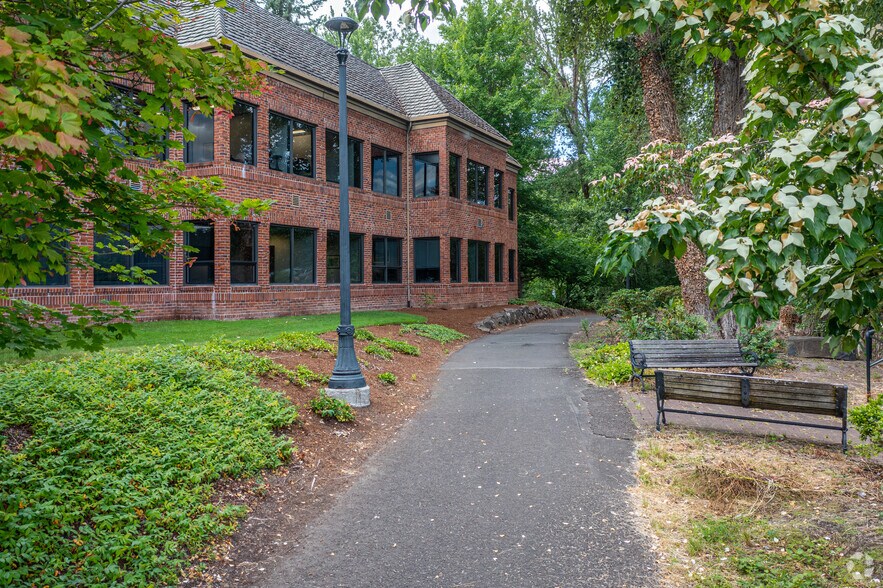 More Photos Of 300 Oswego Pointe Dr, Lake Oswego Office For Lease