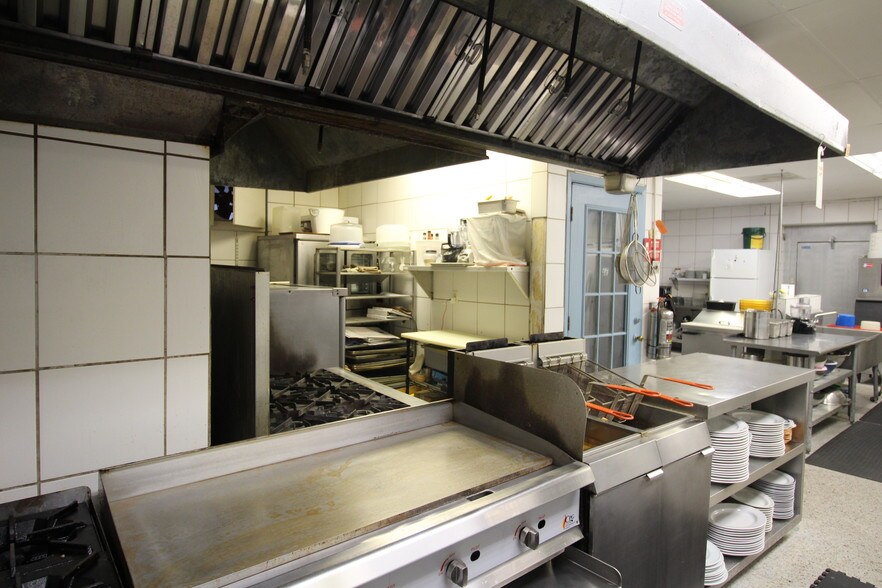 More Photos Of 2616 US Highway 19, Holiday Restaurant For Sale