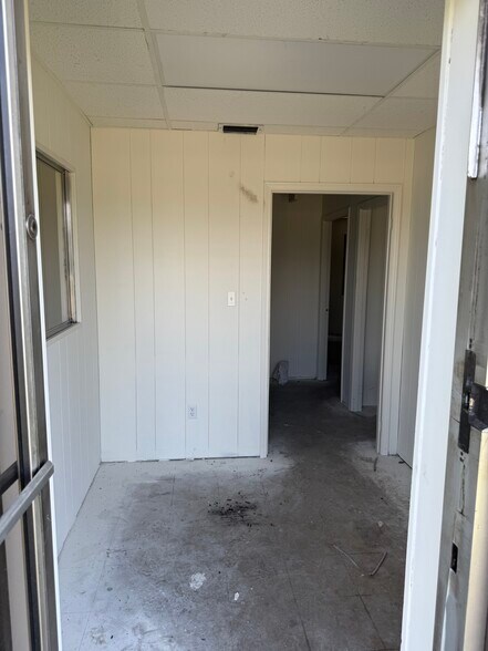 More Photos Of 3335 35th Ave N, Birmingham Manufacturing For Lease