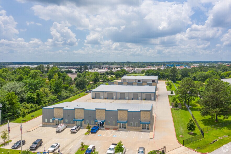 More Photos Of 27905 Commercial Park Rd, Tomball Warehouse For Lease