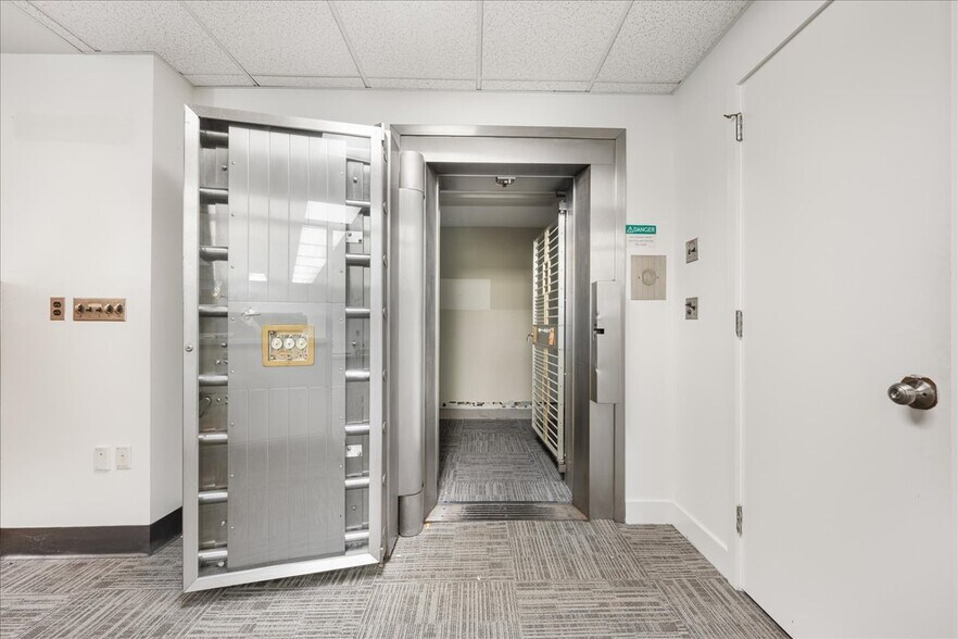 More Photos Of 43 Pennsylvania Ave, Niantic Bank For Lease