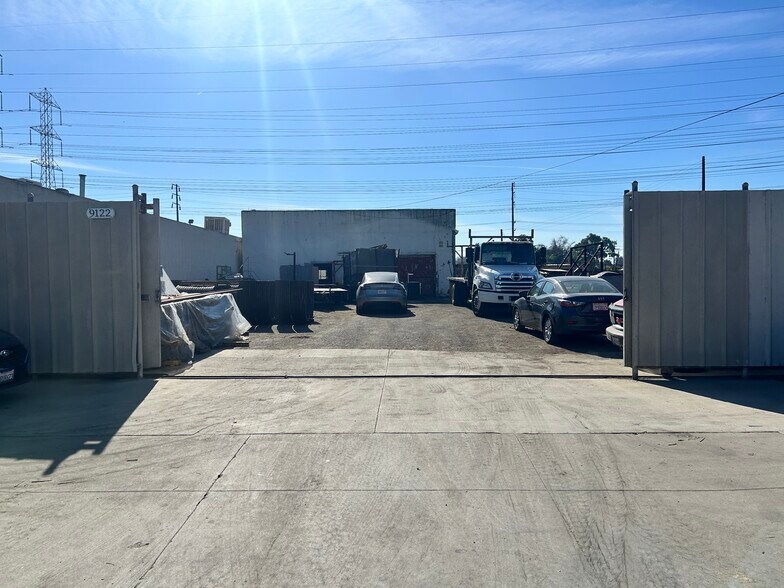 More Photos Of 9122 Rose St, Bellflower Flex For Lease