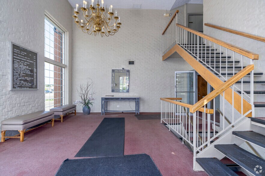 More Photos Of 32969 Hamilton Ct, Farmington Hills Office For Sale