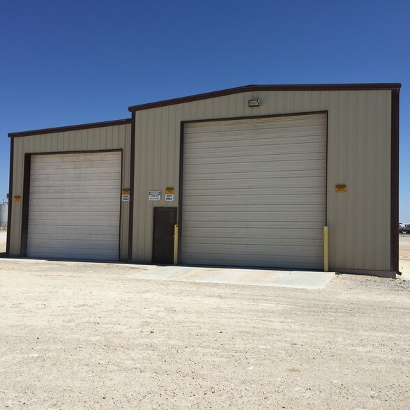 Primary Photo Of 2401 Sivley Rd, Artesia Truck Terminal For Sale