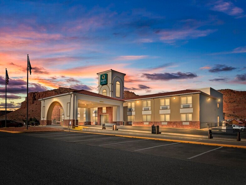 More Photos Of 815 E Hwy 89, Kanab Hotel For Sale