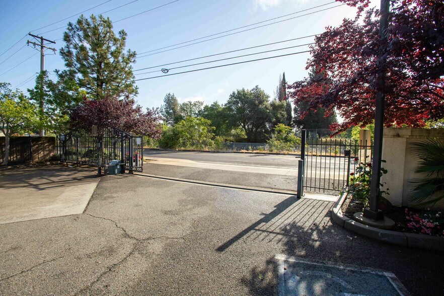 More Photos Of 2110 Railroad Ave, Redding Medical For Sale