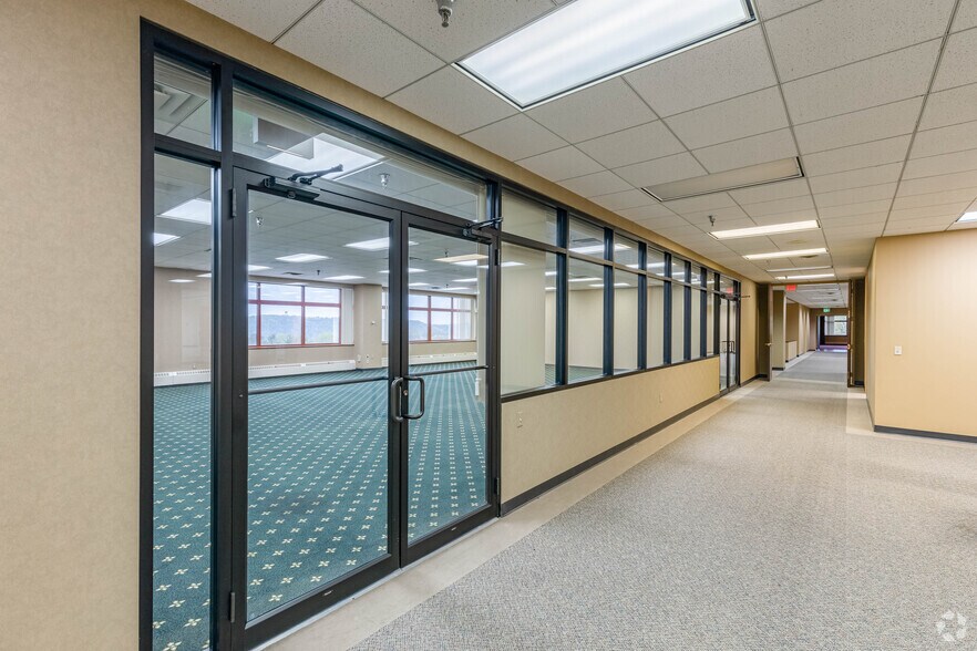 More Photos Of 615 Epsilon Dr, Pittsburgh Light Manufacturing For Sale