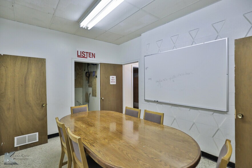 More Photos Of 2424 Oak St, Abilene Warehouse For Sale