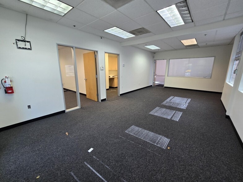 More Photos Of 1495 S Campus Ave, Ontario Warehouse For Lease