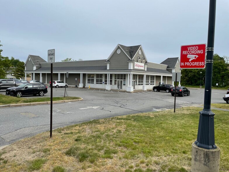 More Photos Of 461 Main St, Saco Drugstore For Lease