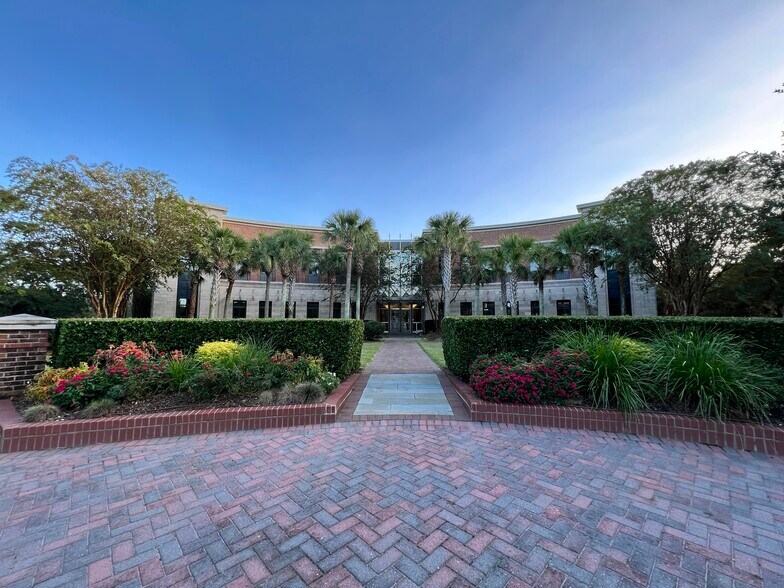 More Photos Of 126 Seven Farms Dr, Daniel Island Office For Sale