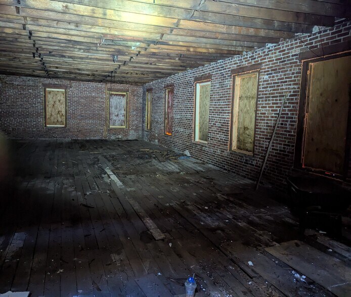 More Photos Of 701 N 22nd St, Mattoon Freestanding For Sale