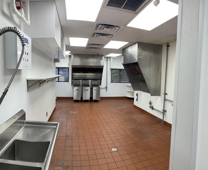 More Photos Of 6800 W 12th Ave, Hialeah Storefront For Lease