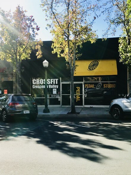 Primary Photo Of 2234-2236 Honolulu Ave, Montrose Storefront For Lease