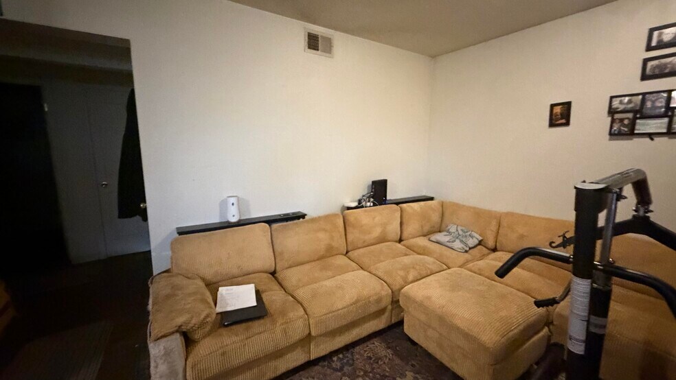 More Photos Of 600 S Washington St, Carbondale Apartments For Sale