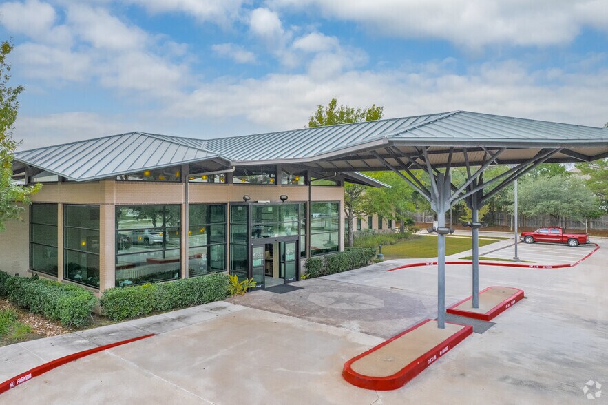 Primary Photo Of 135 Vision Park Blvd, Spring Medical For Lease