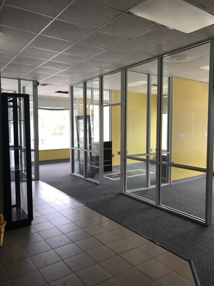 More Photos Of 337 Oak Ave, Spruce Pine Office For Lease